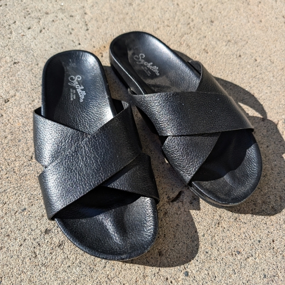SoftMoc Black Leather Slide Sandals